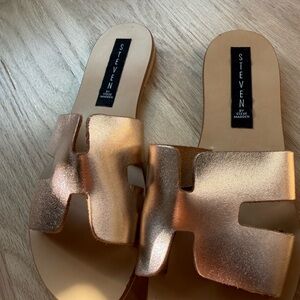 Steve Madden Metallic Rose Gold Slide Sandals